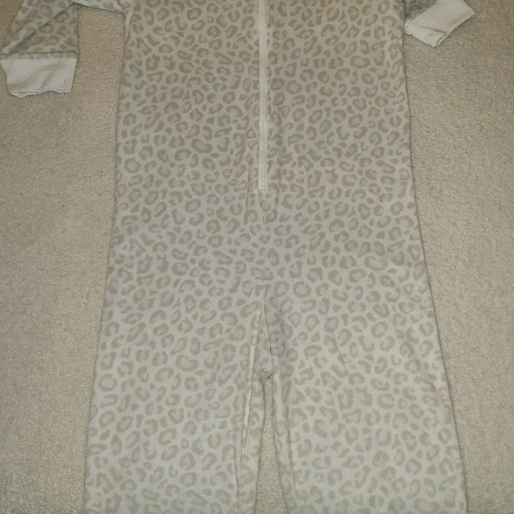 5/$30 Girls Old Navy Hooded Fleece Zip Up Pajamas